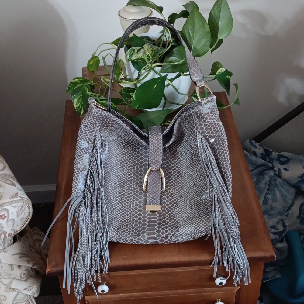 Gili Purse